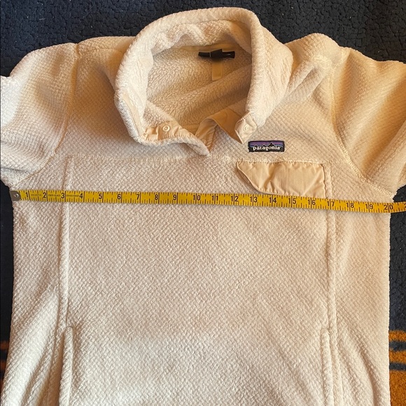 Patagonia Women's Off-White Fleece Re-Tool Snap Fleece Pullover - Picture 4 of 5